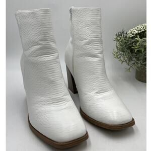 Altar’d State Retro White Faux Croc-Skin Ankle Boots Block‎ Heel Side Zip Sz 10